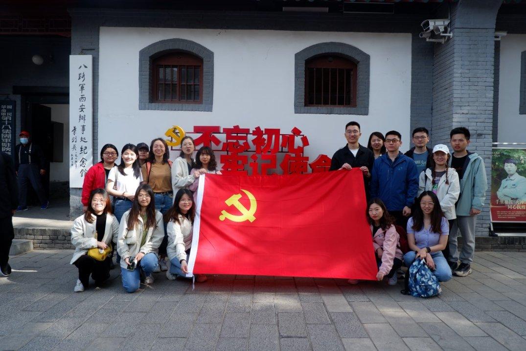 女的26岁周六日放假都跑去做临时工，是什么性格？