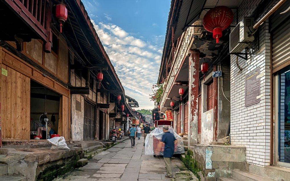 逃离无人的学校